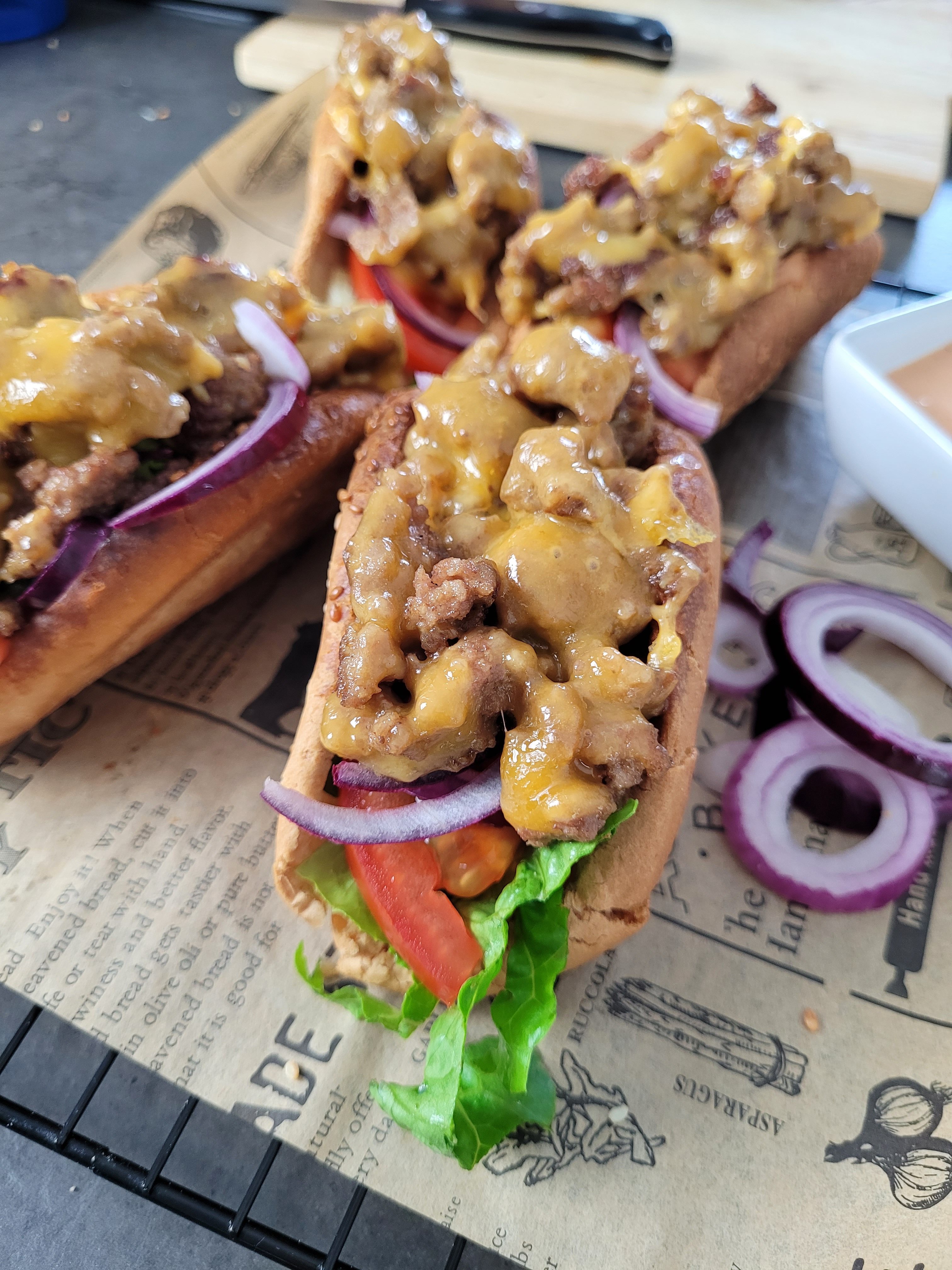 Hackfleisch-Käse-Burger im Taco-Stil