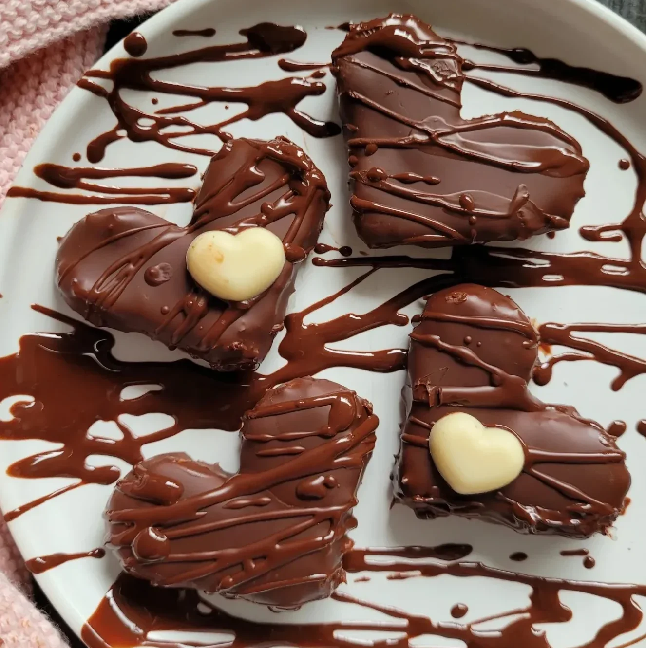 Kokos-Schokoladenpralinen in Herzform: Selbstgemachte Köstlichkeiten für besondere Momente