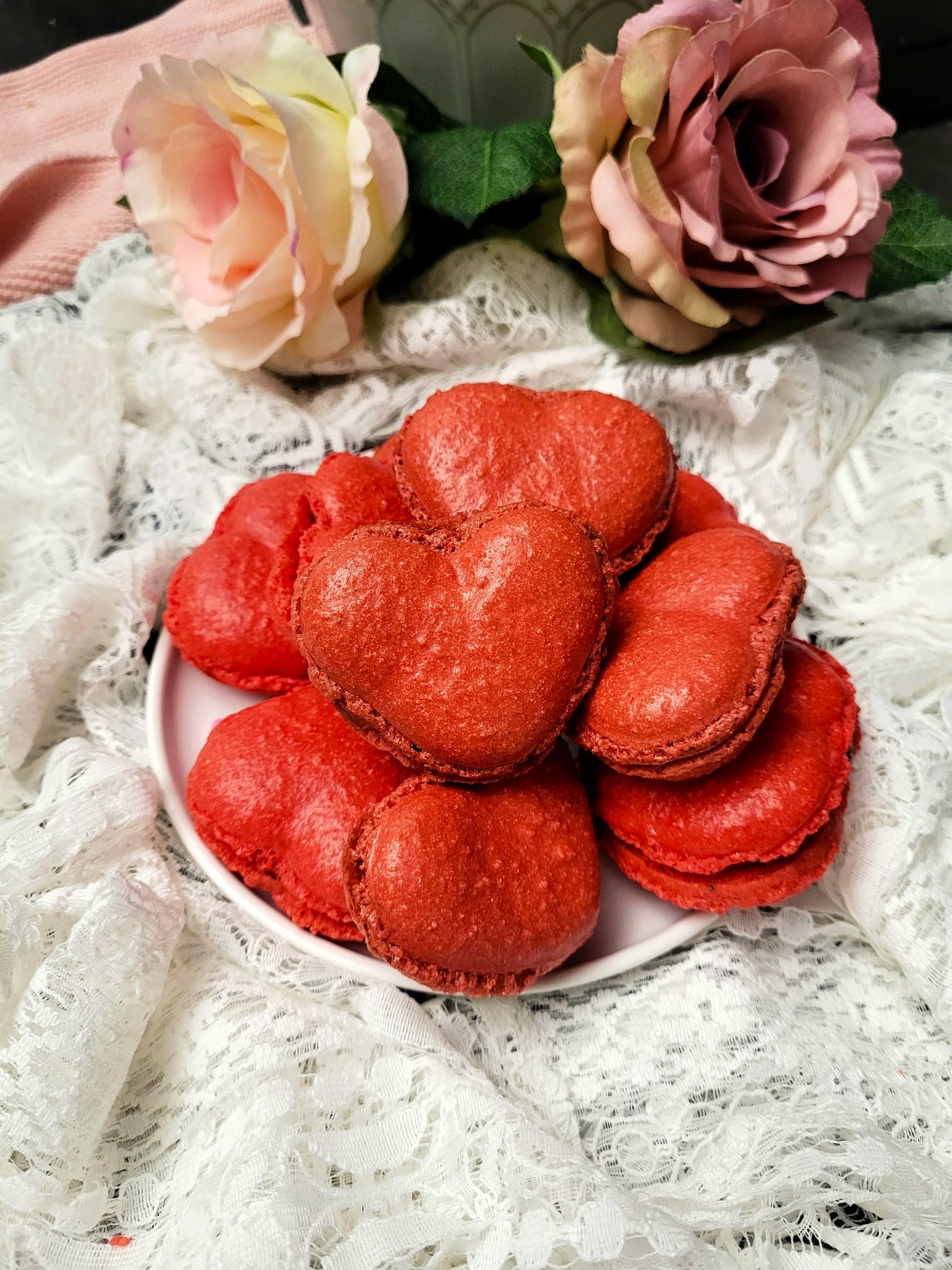 Macaron-Herzen: Leckere und liebevoll handgefertigte Gebäckstücke