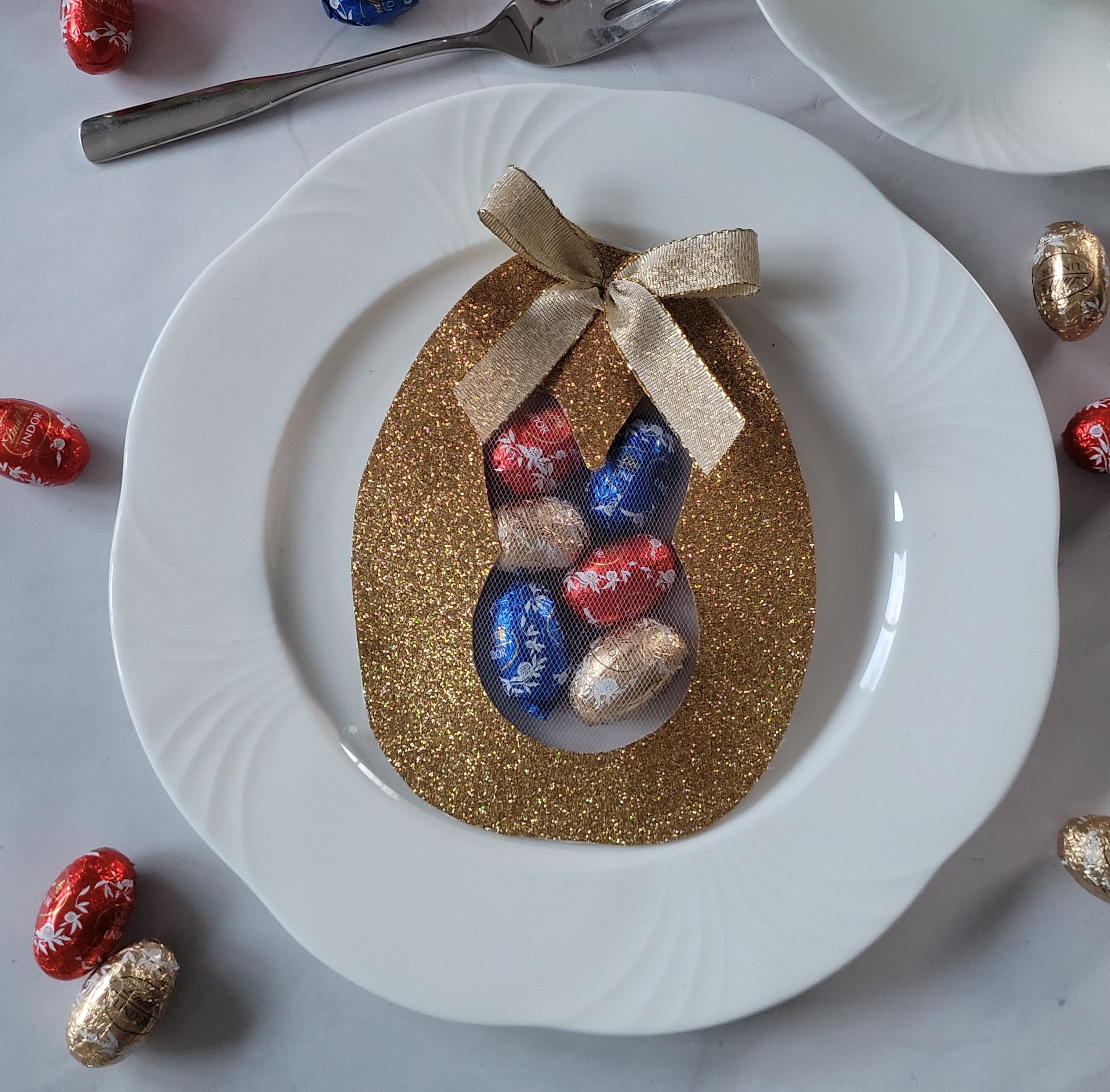 Glitzer-Osterei mit Schokoeier