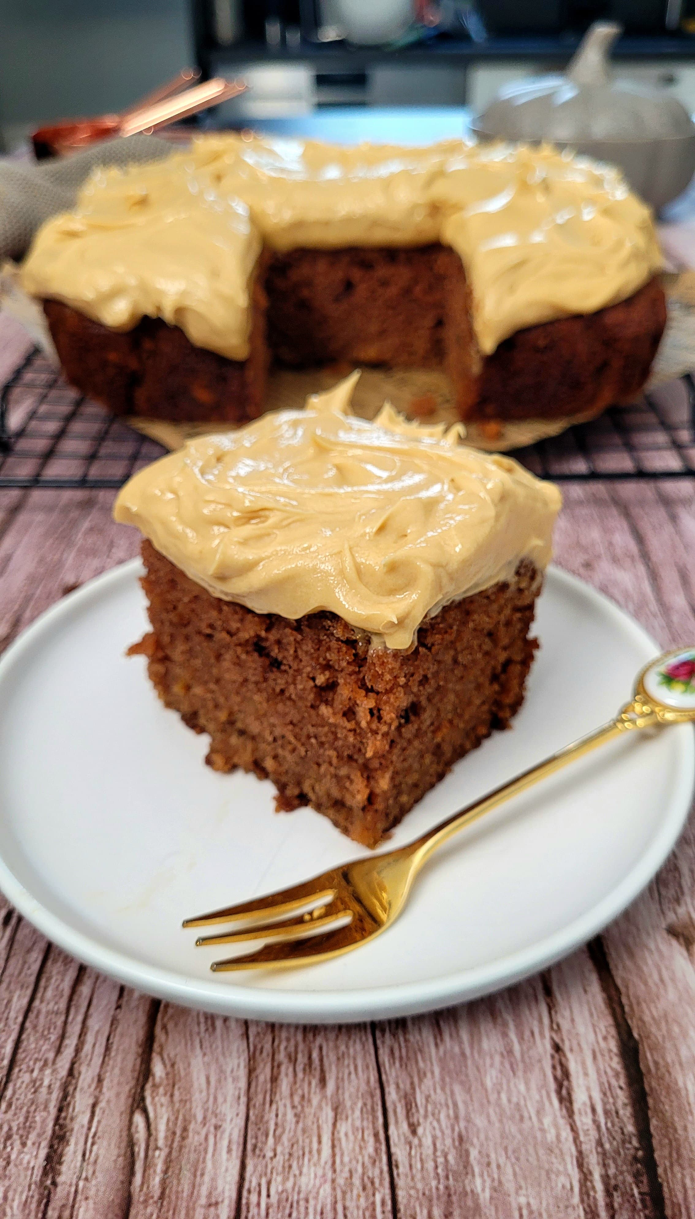Apfel Gewürzkuchen mit Caramel-Cheesecream